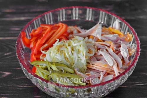 Рецепт салата с копченой курицей и болгарским перцем: простота и вкус 07 Рецепт салата с копченой курицей и болгарским перцем: простота и вкус 07