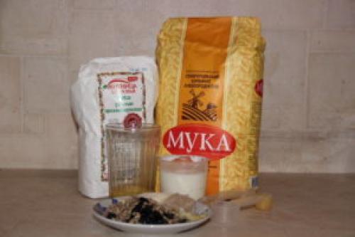 Ржаной хлеб с изюмом и орехами. Пшенично-ржаной хлеб с орехами и изюмом