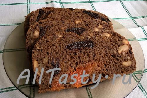 Ржаной хлеб с сухофруктами в хлебопечке. Черный фруктовый хлеб в хлебопечке