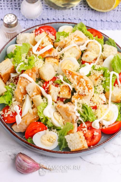 Полезный салат с курицей, перцем и яйцами: рецепт для здорового питания 08