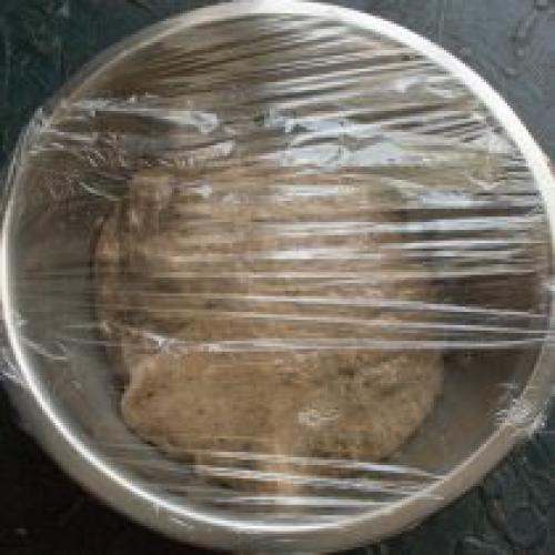 Какие ингредиенты необходимы для приготовления хлеба с 40% ржаной муки и тмином на закваске. Ингредиенты ржаного хлеба на закваске с медом и тмином