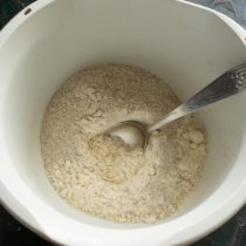 Какие ингредиенты необходимы для приготовления хлеба с 40% ржаной муки и тмином на закваске. Ингредиенты ржаного хлеба на закваске с медом и тмином