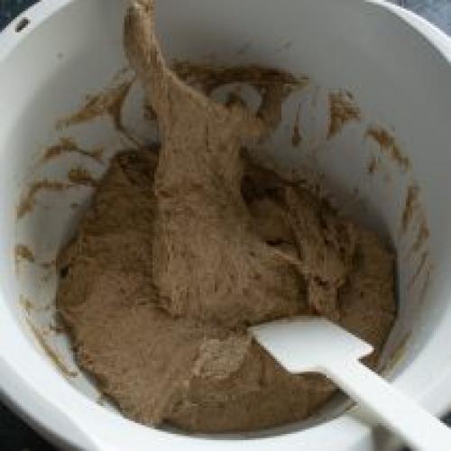 Какие ингредиенты необходимы для приготовления хлеба с 40% ржаной муки и тмином на закваске. Ингредиенты ржаного хлеба на закваске с медом и тмином