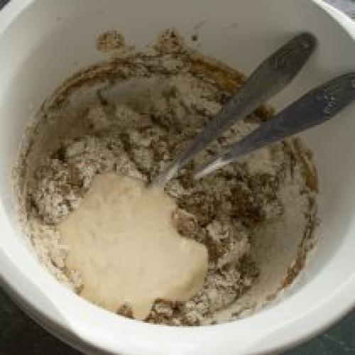 Какие ингредиенты необходимы для приготовления хлеба с 40% ржаной муки и тмином на закваске. Ингредиенты ржаного хлеба на закваске с медом и тмином