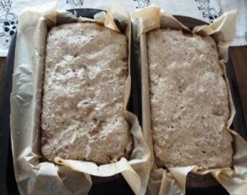 Ржаной хлеб с черносливом и семечками.. Ржаной хлеб с черносливом