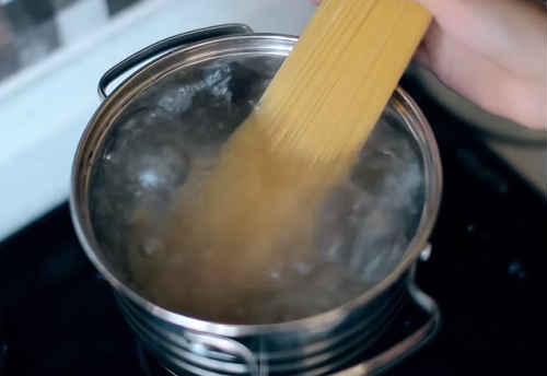 Паста с креветками и черри в сливочном соусе. Паста с креветками в чесночно-сливочном соусе — лучшие рецепты