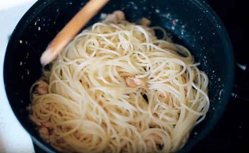 Паста с креветками и черри в сливочном соусе. Паста с креветками в чесночно-сливочном соусе — лучшие рецепты