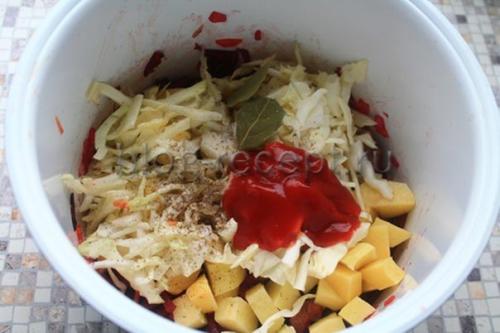 Борщ в мультиварке с томатной пастой. Вкусный борщ можно приготовить и в мультиварке: рецепт с фото