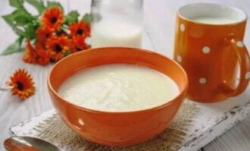 Жидкая манная каша на литр молока. Манная каша без комочков на молоке — 6 пошаговых рецептов приготовления