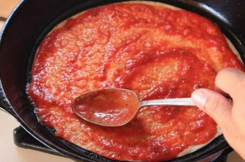 Воздушная пицца на сковороде. Пицца на сковороде за 10 минут — пошаговый рецепт с майонезом