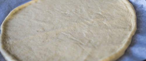 Пицца на молоке без дрожжей на сковороде. Тесто для пиццы без дрожжей