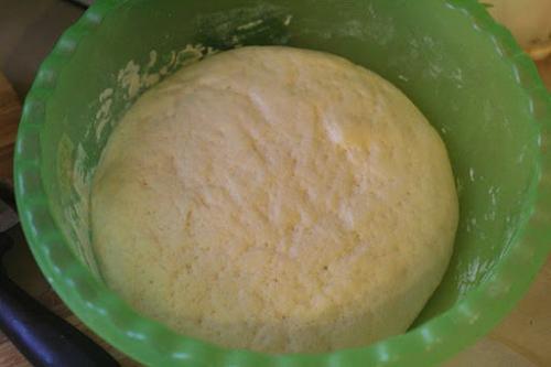 Пицца на молоке без дрожжей на сковороде. Тесто для пиццы без дрожжей