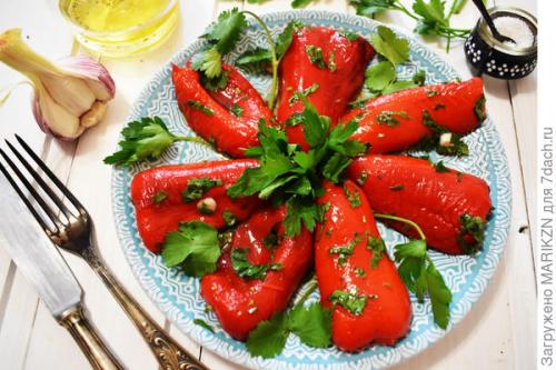 Печеный перец в заливке. Печеный болгарский перец в ароматной заправке
