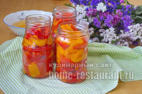 Печеный перец в собственном соку.