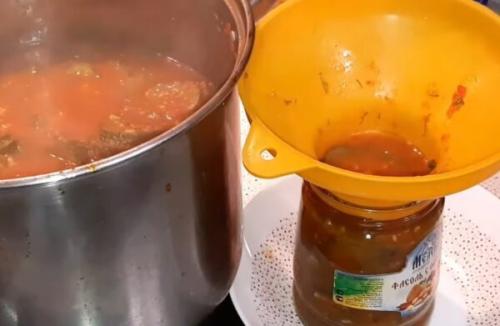 Лечо с огурцами и томатной пастой на зиму. Лечо из огурцов на зиму. 8 невероятно вкусных рецептов с помидорами или томатной пастой