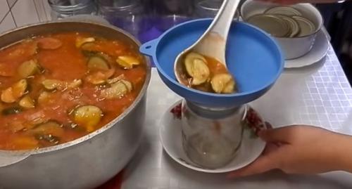 Лечо из огурцов с морковью. Лечо из огурцов – 5 рецептов заготовки на зиму с невероятным вкусом