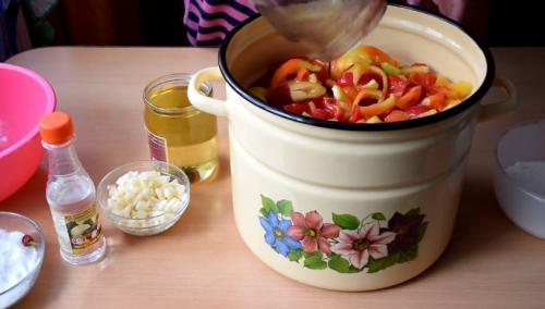 Лечо из кабачков пальчики оближешь. Лечо из кабачков на зиму: пальчики оближешь. 5 простых и вкусных рецепта