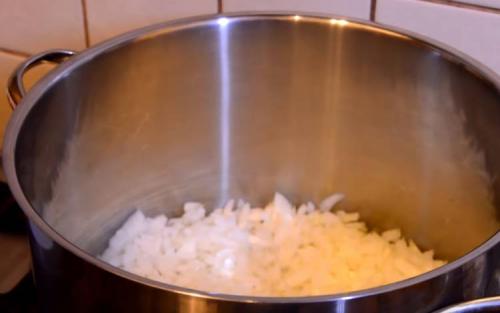 Лечо пальчики оближешь с луком. Рецепт лечо из болгарского перца на зиму пальчики оближешь