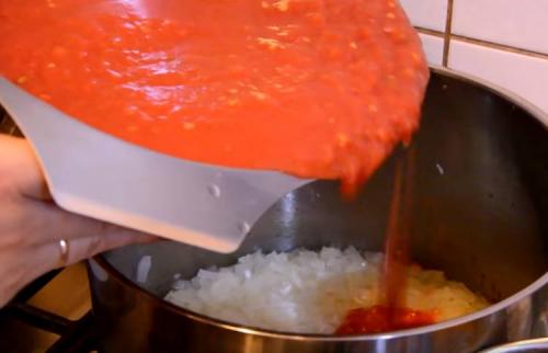 Лечо пальчики оближешь с луком. Рецепт лечо из болгарского перца на зиму пальчики оближешь