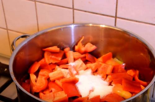 Лечо пальчики оближешь с луком. Рецепт лечо из болгарского перца на зиму пальчики оближешь