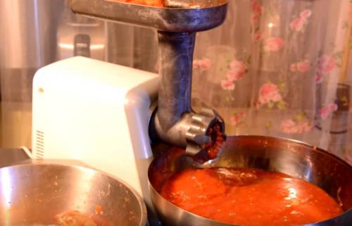 Лечо пальчики оближешь с луком. Рецепт лечо из болгарского перца на зиму пальчики оближешь