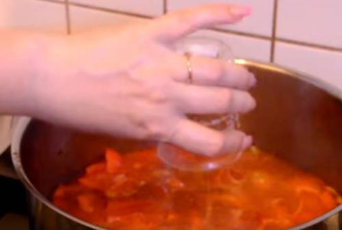 Лечо пальчики оближешь с луком. Рецепт лечо из болгарского перца на зиму пальчики оближешь