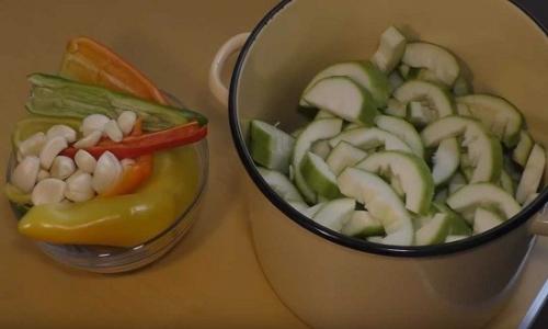 Лечо из кабачков на зиму без стерилизации. Лечо на зиму из кабачков с перцем и томатной пастой без стерилизации