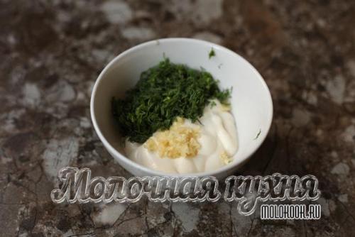 Кабачки с паприкой и чесноком. Кабачки, жаренные кружочками, с чесноком, майонезом и помидорами