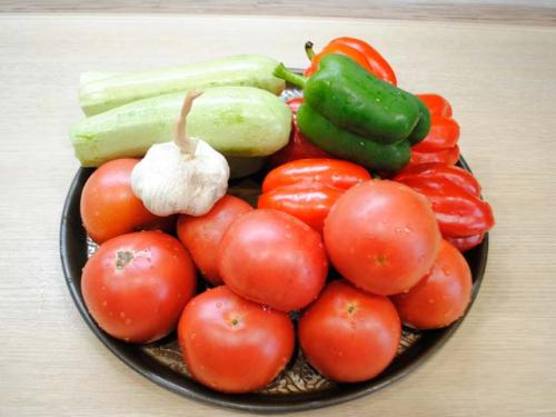 Острое лечо из кабачков с чесноком. Лечо из кабачков — рецепт «Пальчики оближешь»