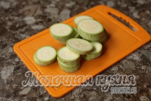 Кабачки с паприкой и чесноком. Кабачки, жаренные кружочками, с чесноком, майонезом и помидорами