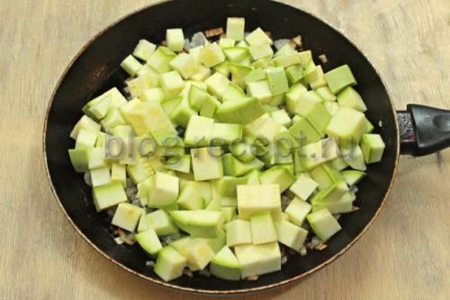 Жареные кабачки с луком. Сочный и очень вкусный ужин за считаные минуты: Жареные на сковороде кабачки с луком и яйцом