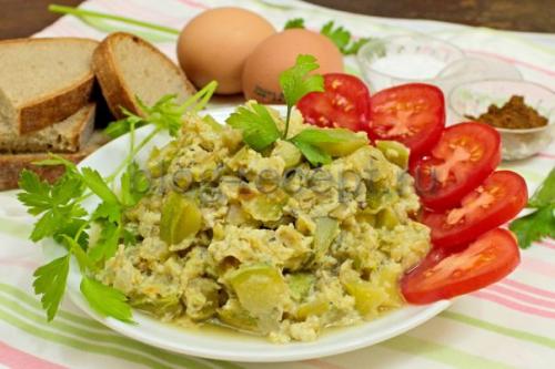 Жареные кабачки с луком. Сочный и очень вкусный ужин за считаные минуты: Жареные на сковороде кабачки с луком и яйцом