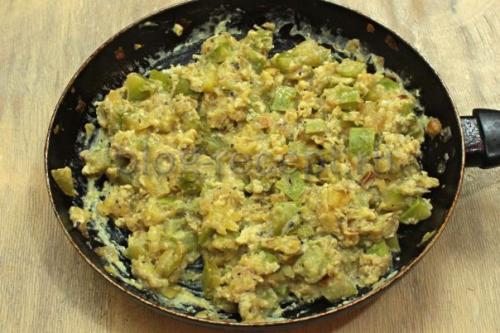 Жареные кабачки с луком. Сочный и очень вкусный ужин за считаные минуты: Жареные на сковороде кабачки с луком и яйцом