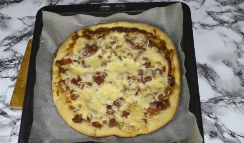 Пицца на готовой основе в духовке рецепт. Домашняя пицца в духовке — 12 простых и вкусных рецептов