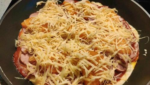 Пицца с майонезом и сметаной на сковороде. Быстрая пицца на сковороде за 10 минут на сметане