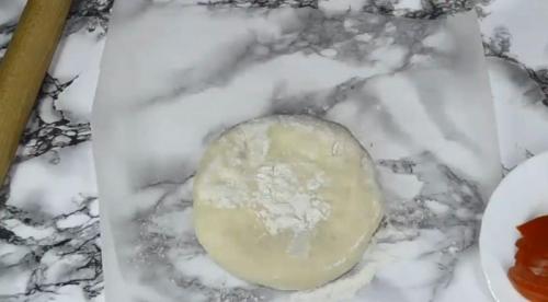 Пицца на готовой основе в духовке рецепт. Домашняя пицца в духовке — 12 простых и вкусных рецептов