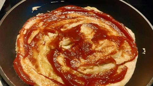 Тонкое тесто для пиццы на сковороде. Пицца на сковороде за 10 минут — 11 быстрых рецептов на скорую руку