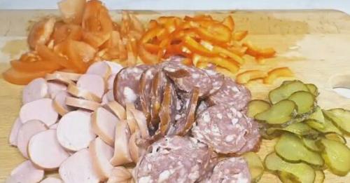 Как приготовить пиццу на сковородке. Пицца на сковороде по очень быстрому рецепту за 10 минут