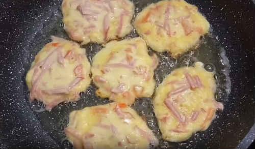 Ленивая пицца на сковороде — самые быстрые рецепты за 5 минут