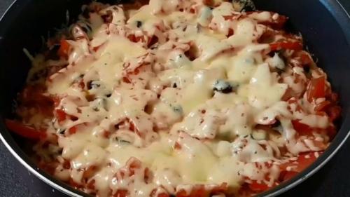 Обалденная пицца на сковороде. Пицца на сковороде за 10 минут: 8 пошаговых рецептов