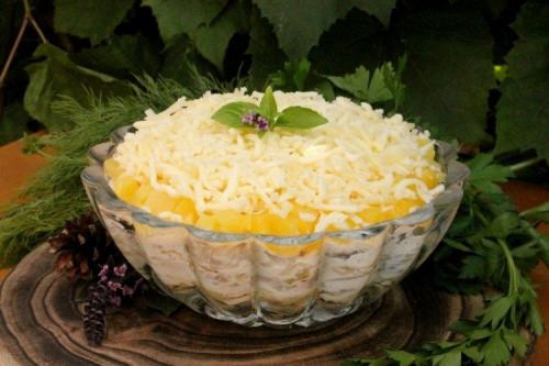 Салат с копченым окорочком и ананасом. 20 очень вкусных салатов с копченой курицей и ананасом