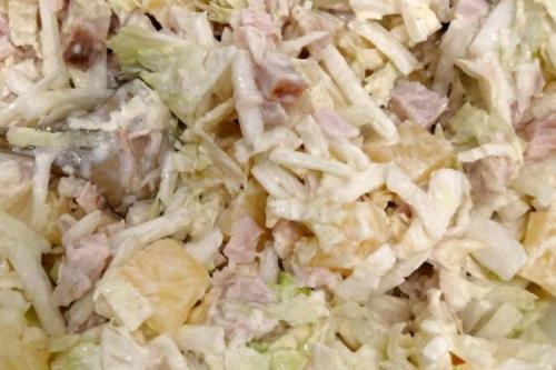 Салат с копченым окорочком и ананасом. 20 очень вкусных салатов с копченой курицей и ананасом