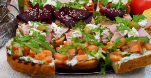 Бутерброд с красной рыбой. 15 бутербродов с семгой, которые готовятся проще простого 35 Бутерброд с красной рыбой. 15 бутербродов с семгой, которые готовятся проще простого 35