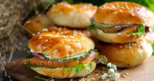 Бутерброд с красной рыбой. 15 бутербродов с семгой, которые готовятся проще простого 30 Бутерброд с красной рыбой. 15 бутербродов с семгой, которые готовятся проще простого 30