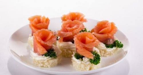 Бутерброд с красной рыбой. 15 бутербродов с семгой, которые готовятся проще простого 38 Бутерброд с красной рыбой. 15 бутербродов с семгой, которые готовятся проще простого 38