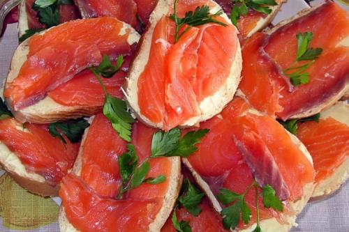 Бутерброд с красной рыбой. 15 бутербродов с семгой, которые готовятся проще простого