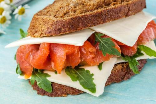 Бутерброд с красной рыбой. 15 бутербродов с семгой, которые готовятся проще простого