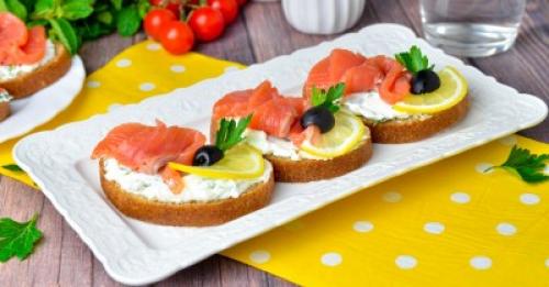 Бутерброд с красной рыбой. 15 бутербродов с семгой, которые готовятся проще простого 33 Бутерброд с красной рыбой. 15 бутербродов с семгой, которые готовятся проще простого 33