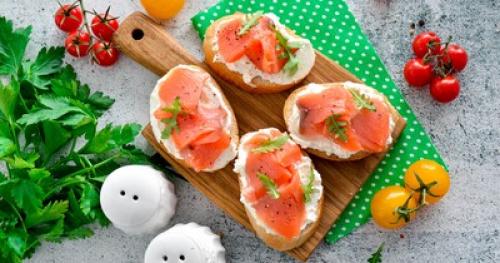 Бутерброд с красной рыбой. 15 бутербродов с семгой, которые готовятся проще простого 34 Бутерброд с красной рыбой. 15 бутербродов с семгой, которые готовятся проще простого 34