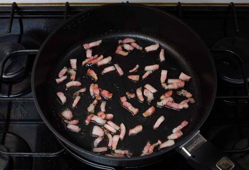 Гуляш из курицы с подливой с томатной пастой. Как приготовить гуляш из курицы с подливкой — рецепт вкусного гуляша из филе курицы на сковороде с пошаговыми фото